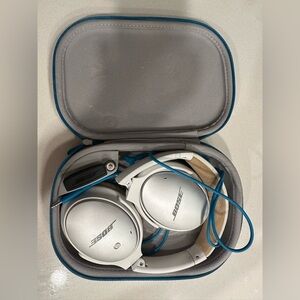 Bose QC Quietcomfort 25 Over-Ear Silver Headphones with Case